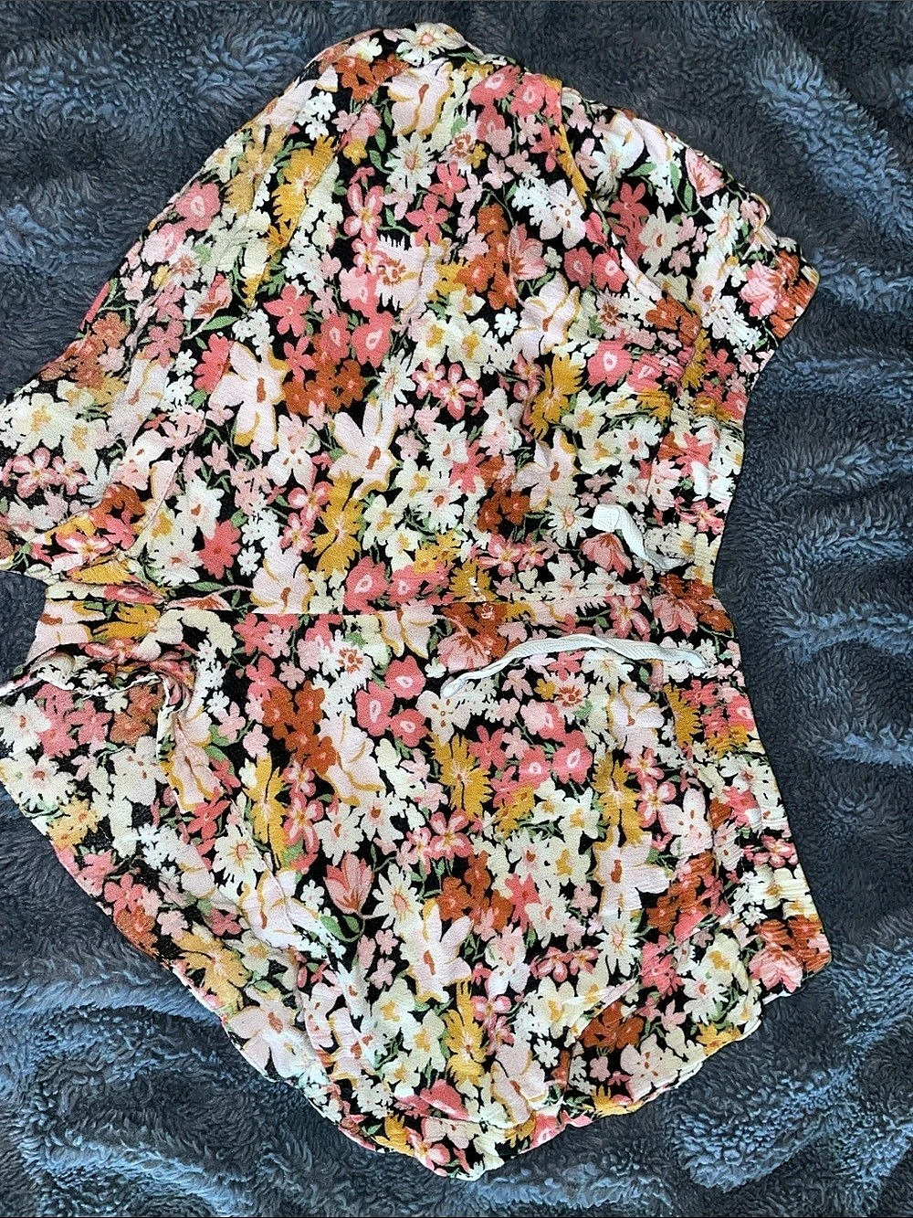 Billabong Boho Chic Floral shorts in Black & Pink Size Small